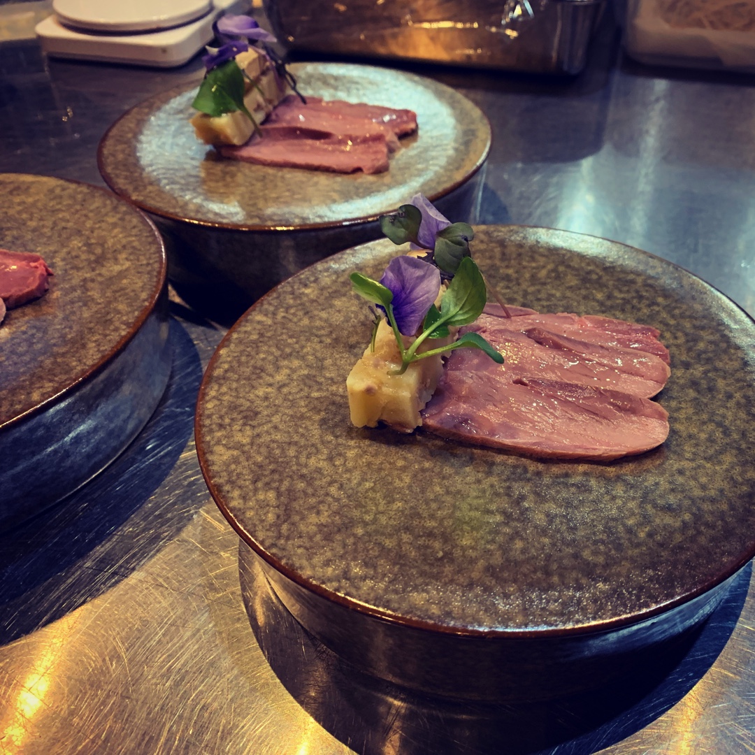 燻製鴨胸肉 スミレの花